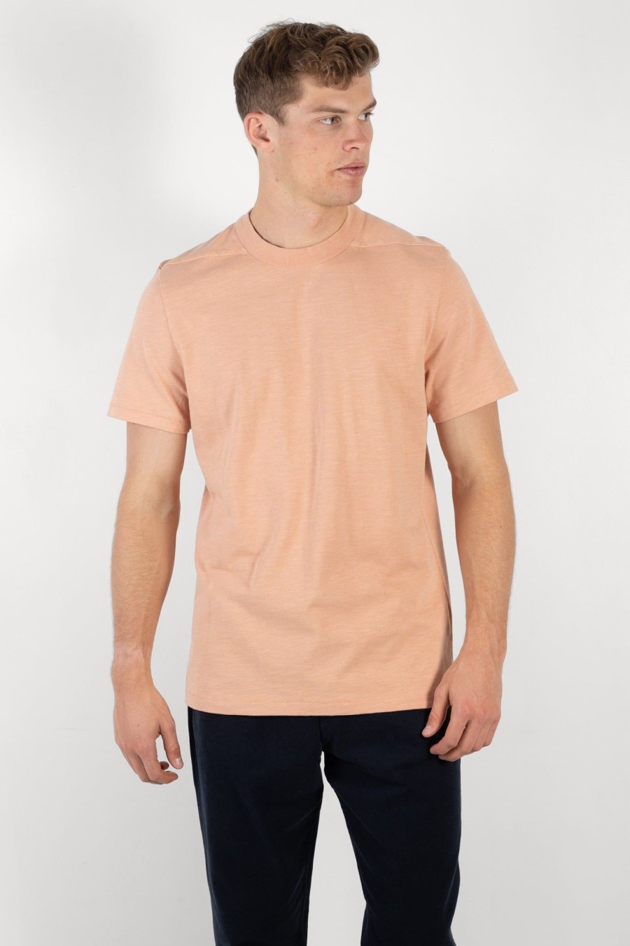 Men HOMECORE | Rodger H Tee Peach