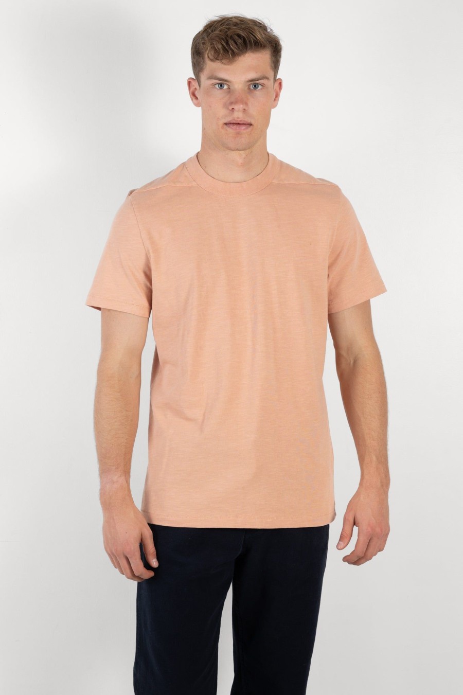 Men HOMECORE | Rodger H Tee Peach